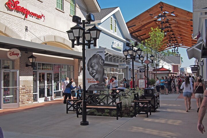 Private Shopping Tour from Boston to Merrimack Premium Outlets - Photo 1 of 7